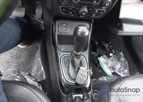 2018 Jeep Compass Limited Fwd z USA, uszkodzony, nr VIN 3C4NJCCB7JT362302